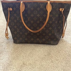 AUTHENTIC Louis Vuitton shoulder purse